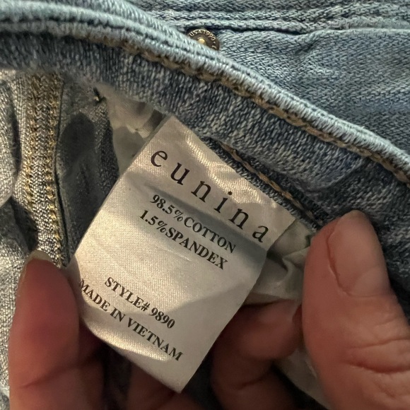 Size 3, Eunina light washed mid rise jeans. - Picture 4 of 5